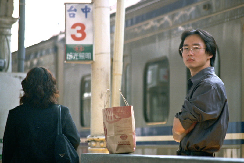 台灣鐵路旅遊攝影台中火車站月台旅客2002年之前攝影照片10